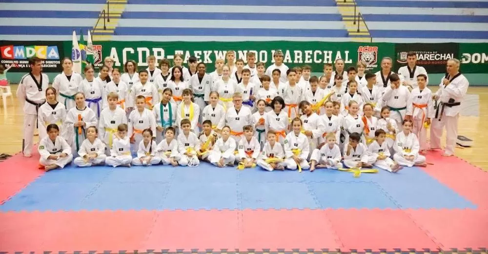 ACDR realiza exame de faixas pretas e cerimônia de entrega de faixas coloridas