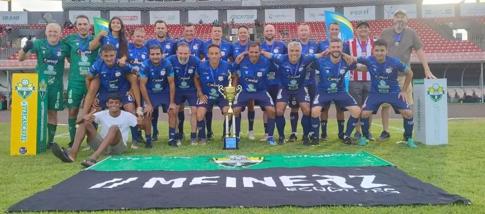 Equipe Edson PY Lavacar/Pref Rondon é campeã da Super Copa Metropolitana Master 40 +