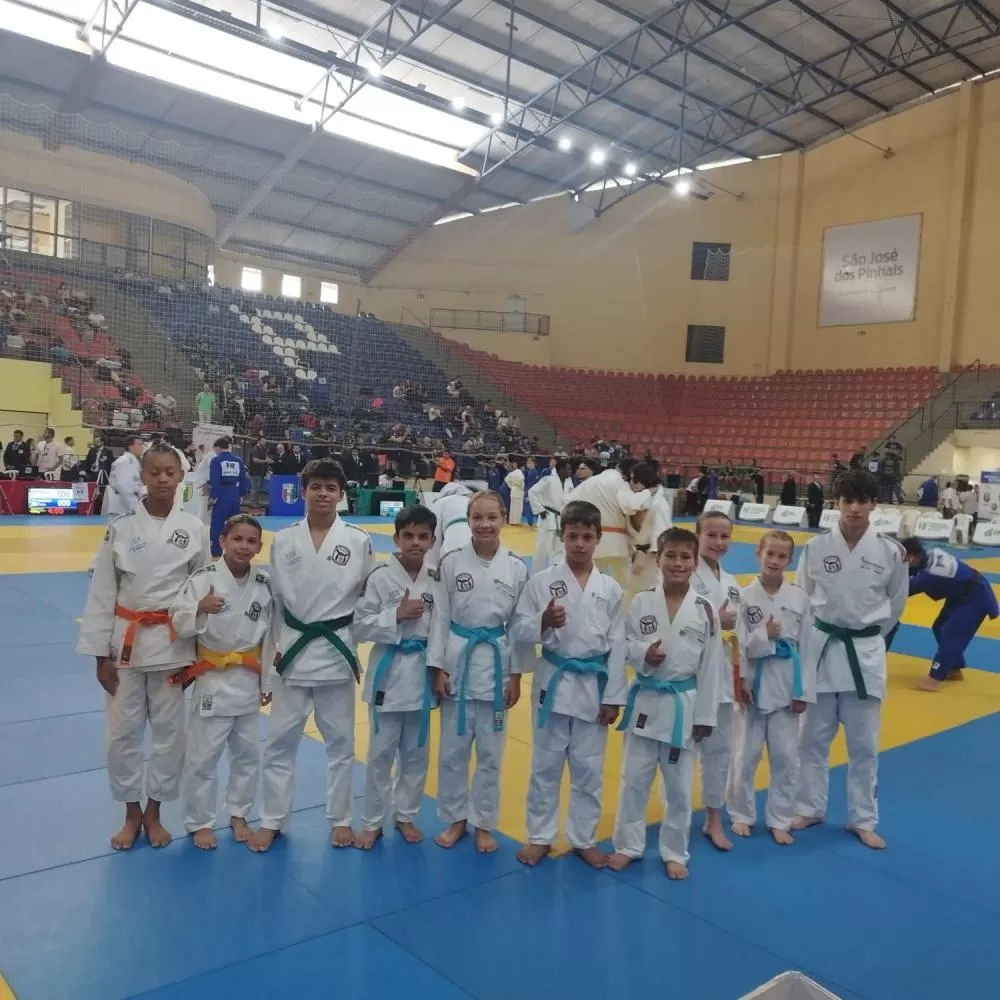 Crianças rondonenses dos projetos de judô no contraturno participam da Seletiva Paranaense 2026 em São José dos Pinhais